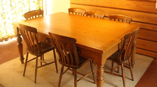 Salles à manger complètes en bois avec table à pieds tournés et 7 chaises assorties