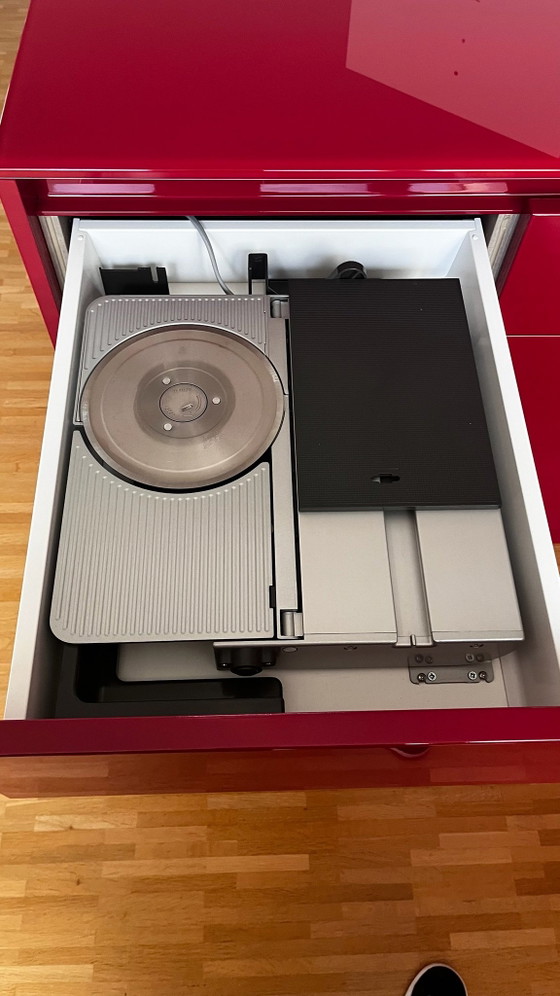 High End Designer Küche unbenutztes Sammlerstück, Gaggenau, Aufbewahrungsschrank, Holz, Glas, Rot (Foto 6 von 15)