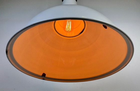 Image 1 of Grande lampada a sospensione industriale in smalto bianco britannico di Benjamin, anni '60