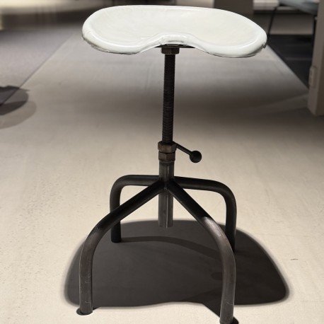 Tabouret à hachoir Sturdy Legs avec siège de tracteur (blanc)