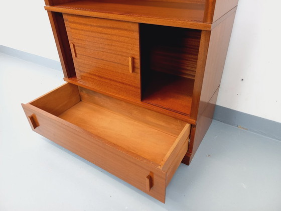 Image 1 of Librería antigua de madera de roble de la década de 1960.