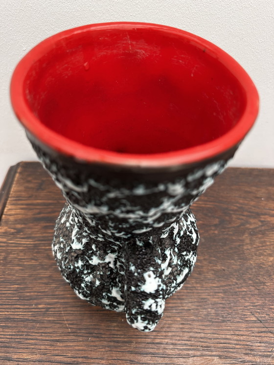 Image 1 of Vase à Oreilles Fat Lava Intérieur rouge - Attribué Vallauris H 21 cm