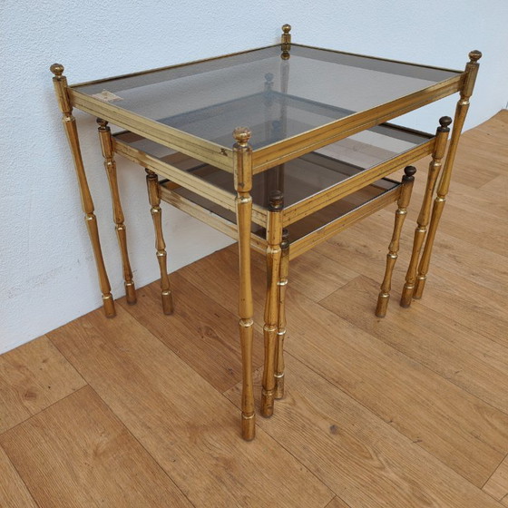 Image 1 of Tables gigognes de style Régence, imitation bambou, style Hollywood vintage.