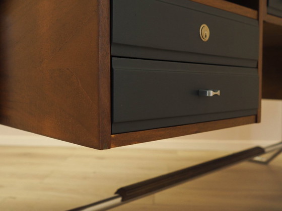 Image 1 of Scrivania in noce, design italiano, anni '70, realizzata in Italia.