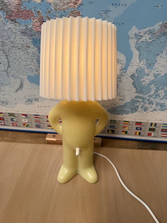 Image 1 of Herr P Ein Mann schüchtern Lampe