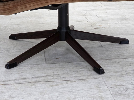 Image 1 of Anni '70, poltrona girevole danese, mobili in velluto a coste, legno di faggio scuro.