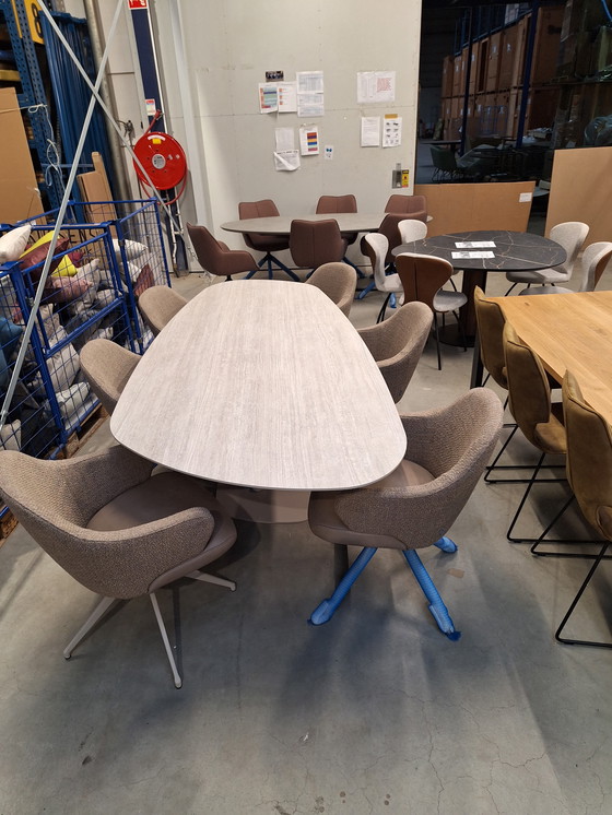 Image 1 of Ensemble de salle à manger New World de Bree