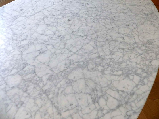 Image 1 of Table " Saarinen Dining Table - Oval " en marbre Statuarietto satiné by KNOLL design Eero Saarinen - 244 cm