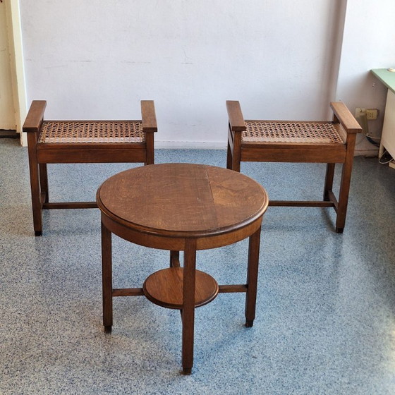 Image 1 of Conjunto de dos sillas bajas y mesa de centro de la Escuela de Ámsterdam.