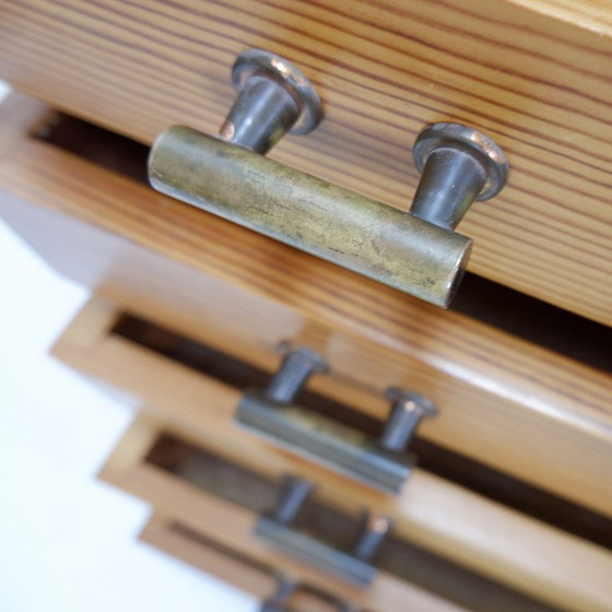 Image 1 of Commode vintage 5 tiroirs avec poignées en laiton