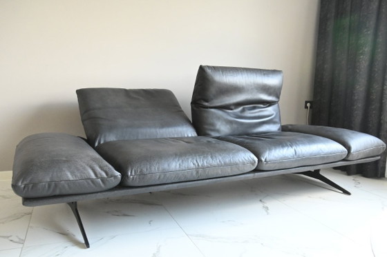 Exclusivo sofá de cuero de diseño KOINOR, modelo Francis. – Metal (photo 2 of 7)