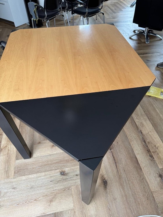 Image 1 of Design uitschuiftafel TS 7002 “Wing” – Peter Schreuder (Dutch design eettafel, model TS 7002 “Wing” Hennie de Jong