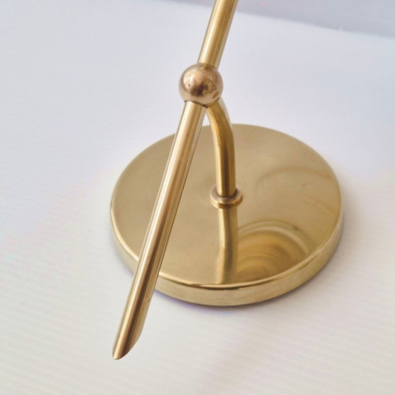 Image 1 of Een paar vintage wandlampen uit de jaren 50, gemaakt van glas en verguld messing.