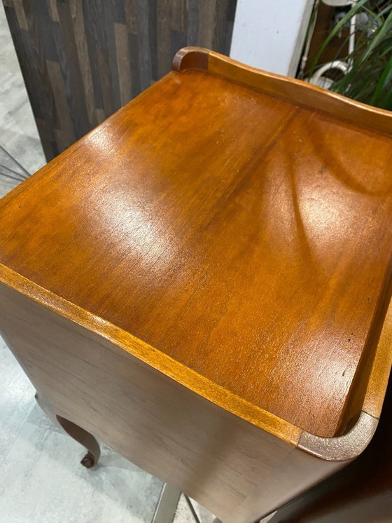 Image 1 of Coppia di comodini in stile Luigi XV con cassetto e nicchia