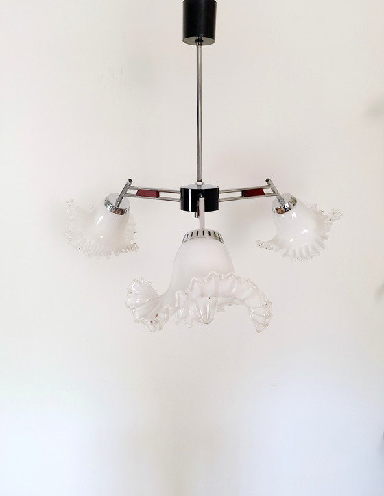 Image 1 of Vintage kroonluchter, 3 Arm Keramiek en Glas Tulp Plafondlamp, Vintage Licht Armatuur, 70s Hanglamp, Mid Century Modern Lam