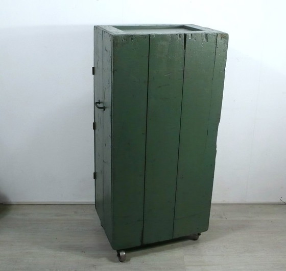 Image 1 of Vintage houten transportkist Amerikaanse Rode Kruis, origineel Shabby jaren 40 omgebouwd als kast op wielen