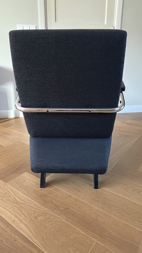 Image 1 of Twee Gelderland 5470 design fauteuils zwart gestoffeerd 