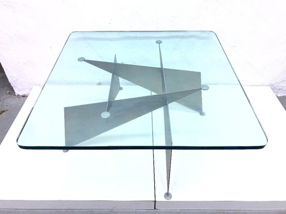 Image 1 of Tavolino di design con struttura in metallo e piano in vetro quadrato 80s 90s