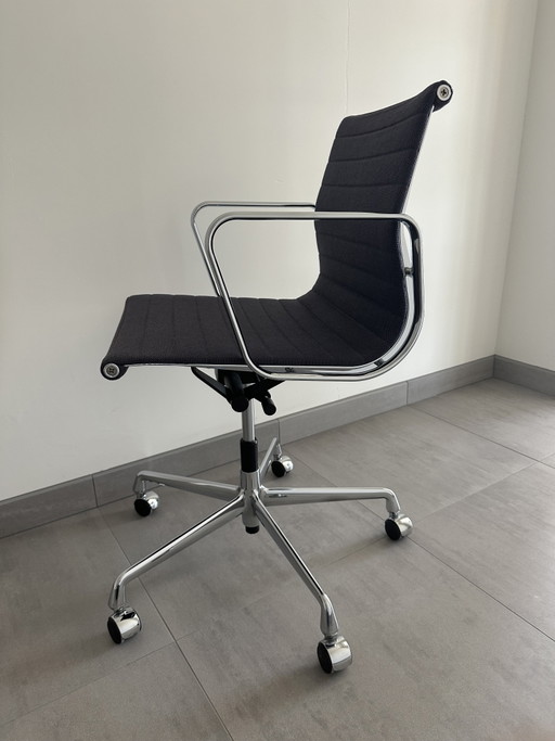Vitra EA 117 bureaustoel