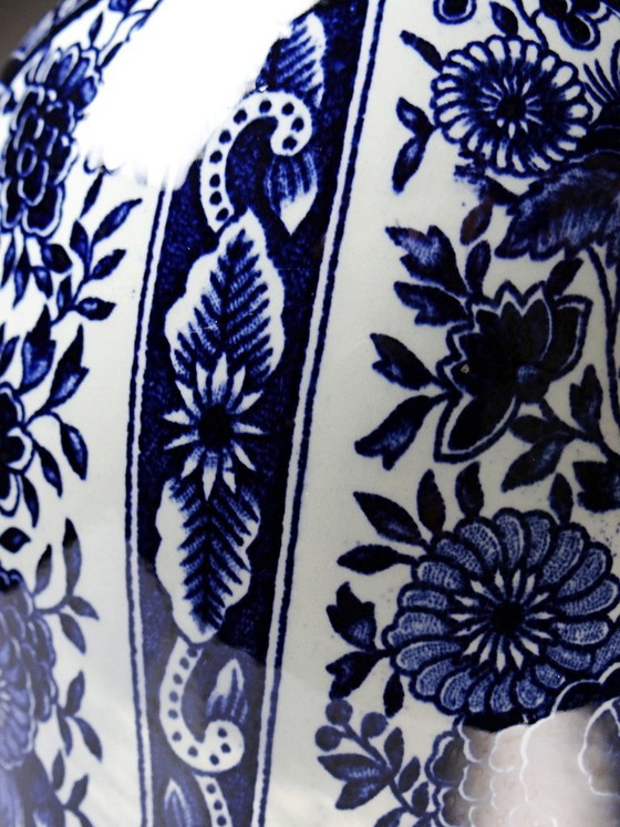 Image 1 of Grote Boch Holland Royal Sphinx aardewerken pot met deksel en Delftsblauwe decoratie.