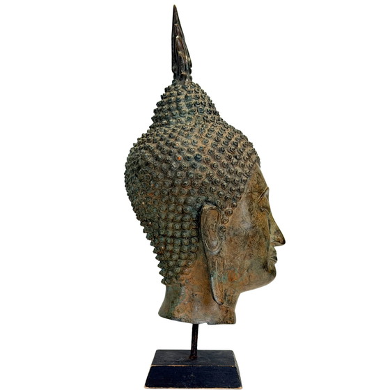 Antique Thai Bronze Buddha – Head & Hand on Museum Stand – 19th Century – Sculpture, Metal (photo 4 of 11)
