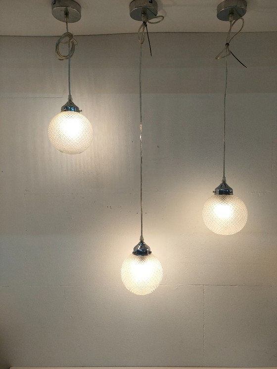 Image 1 of Set of pendant lights with 3 glass globe bulbs