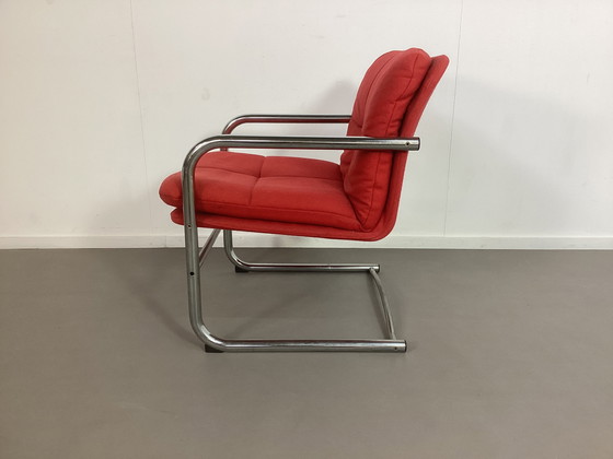 Image 1 of Poltrona con struttura tubolare dal design vintage