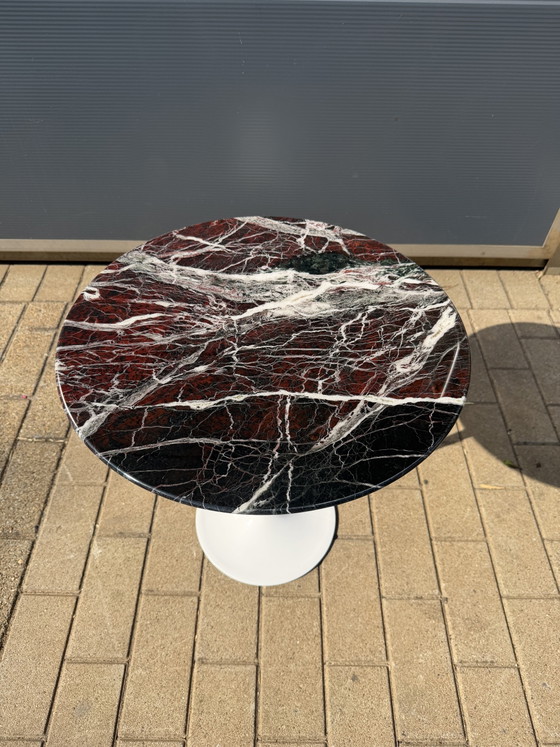 Image 1 of Table d'appoint Knoll Tulip en marbre Rosso Rubino, état neuf ! Eero Saarinen