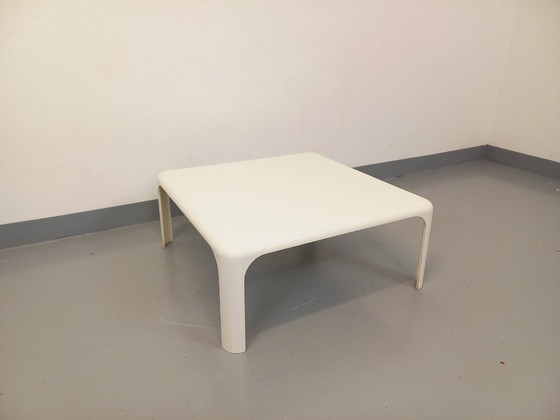 Image 1 of Vierkante salontafel uit de jaren 60, prachtig Italiaans ontwerp van Vico Magistretti voor Studio Artemide Milano