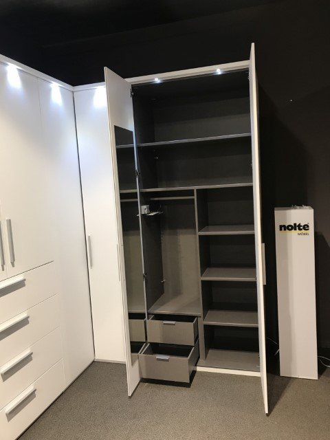 Image 1 of Vestuario de Nolte Horizont