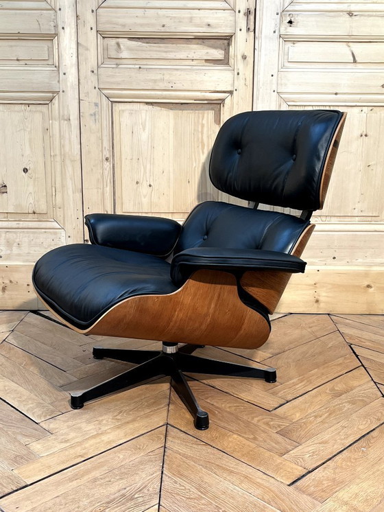 Image 1 of Sillón y otomana Charles y Ray EAMES Edición VITRA