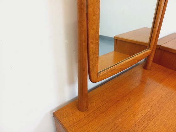 Image 1 of Kleine vintage Scandinavische teakhouten kaptafel met spiegel uit de jaren 60