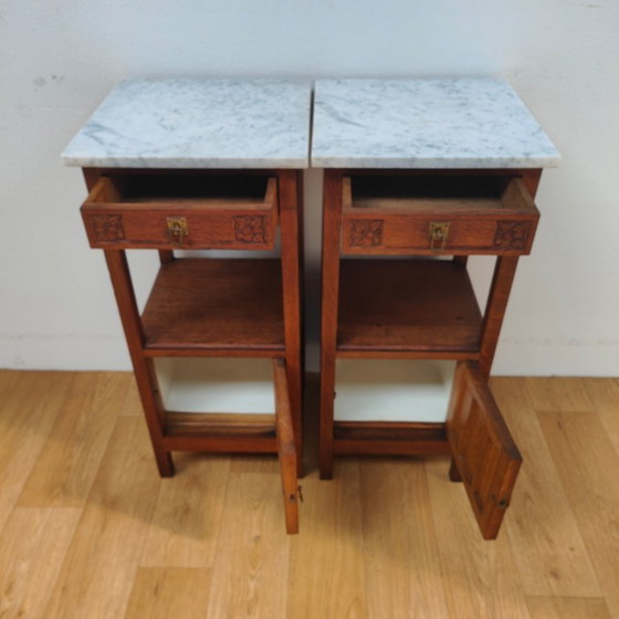 Image 1 of Ensemble de tables de chevet/comptoirs anciens avec plateau en marbre. Prix de l'ensemble