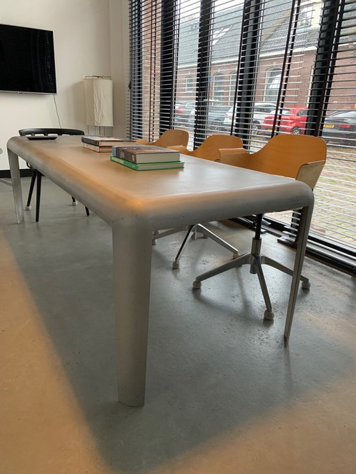 Beautiful Porro Ferro table