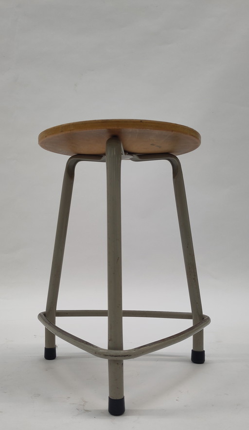 Stool Ahrend de Cirkel Friso Kramer