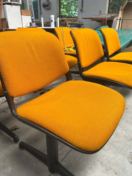Image 1 of Oranje vintage wachtzitbank - 2 x 3 zit