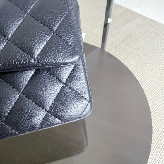 Image 1 of Borsa Chanel Caviar Mini Rectangle Classic Flap - 20 cm trapuntata blu notte, finiture in rutenio argentato, serie 21