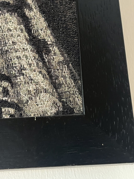 Image 1 of Quadro su tela raffigurante un indiano, incorniciato in legno.