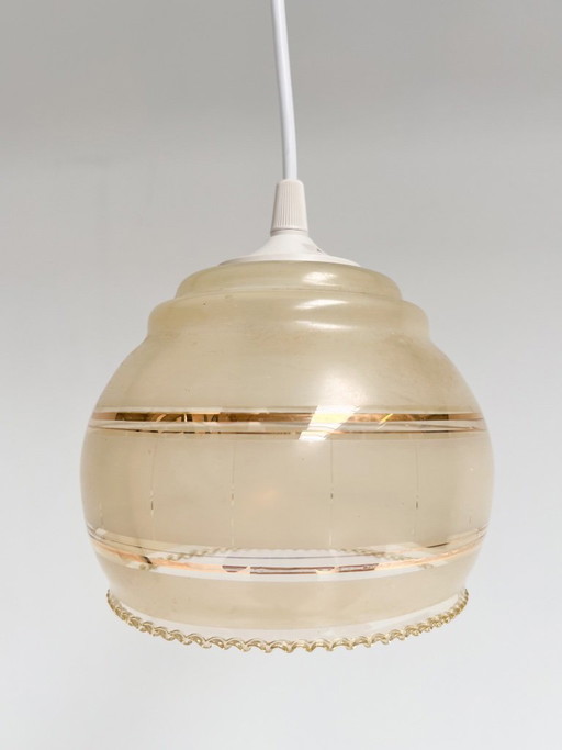 Beige und goldfarbene Vintage-Deckenlampe, 1960er Jahre – hanglampen, Glass, Plastic