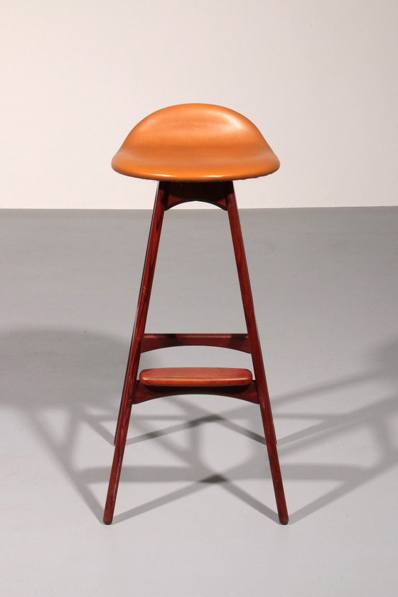 Image 1 of Tabouret de bar moderne danois en bois et cuir OD-61 par Erik Buch pour Oddense møbelfabrik, 1964