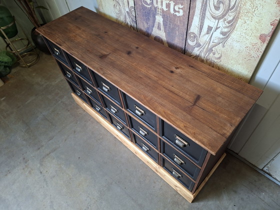 Image 1 of Leuke ladekast. apothekerskast, archiefkast, dressoir hoogte, licht houtsoort  fm. 137x40cm en 80cm hoog.
