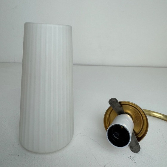 Image 1 of PAIRE D’APPLIQUES EN OPALINE ET LAITON VINTAGE