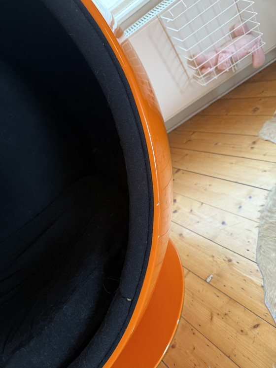 Image 1 of chaise boule orange