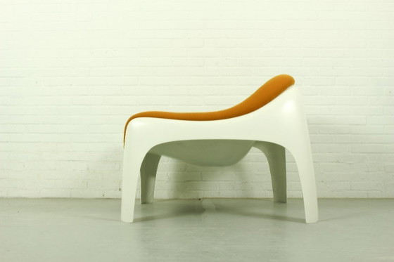Image 1 of Exclusiva tumbona de fibra de vidrio de la era espacial diseñada por Sergio Mazza para Artemide.