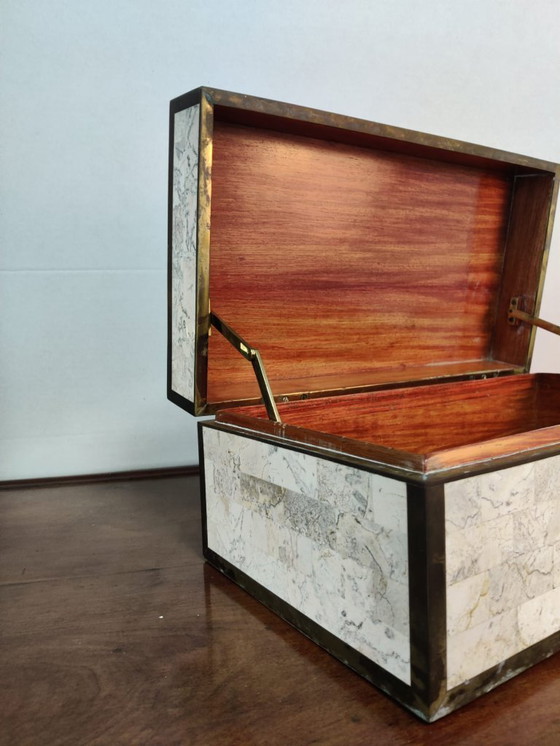 Image 1 of Gran caja de mármol y latón teselado de Maitland Smith, década de 1970