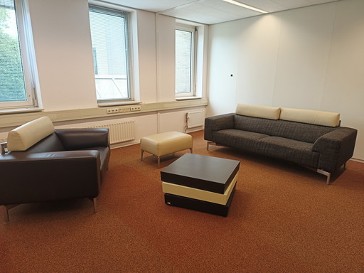 Leolux howlo bank, loveseat, hocker mayon salontafel blocco