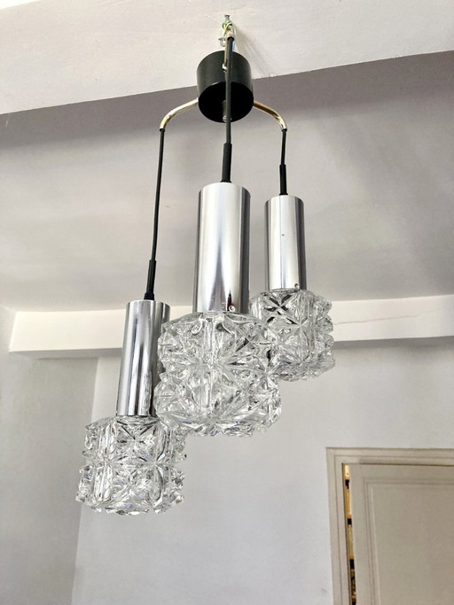 Lámpara colgante vintage de tres luces en cascada – Cristal moldeado facetado y cromo, años 60/70