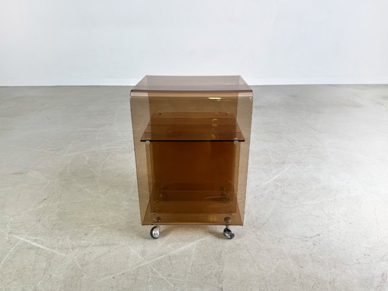 Image 1 of Mesa auxiliar de mediados de siglo Roche Bobois Michel Dumas cristal acrílico