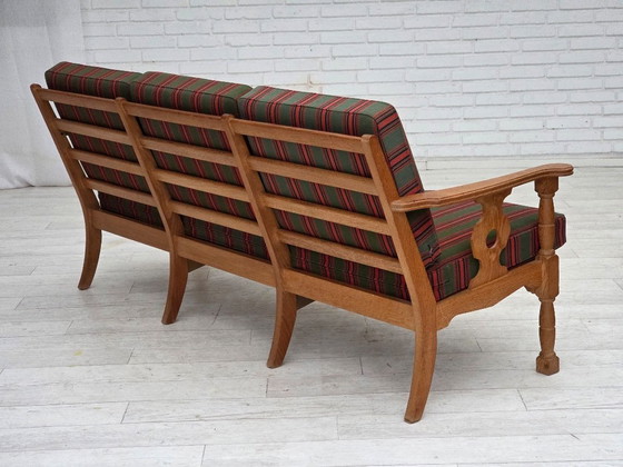 Image 1 of Dänisches 3-Sitzer-Sofa aus den 1970er Jahren, grüne Möbelwolle, Eichenholz.