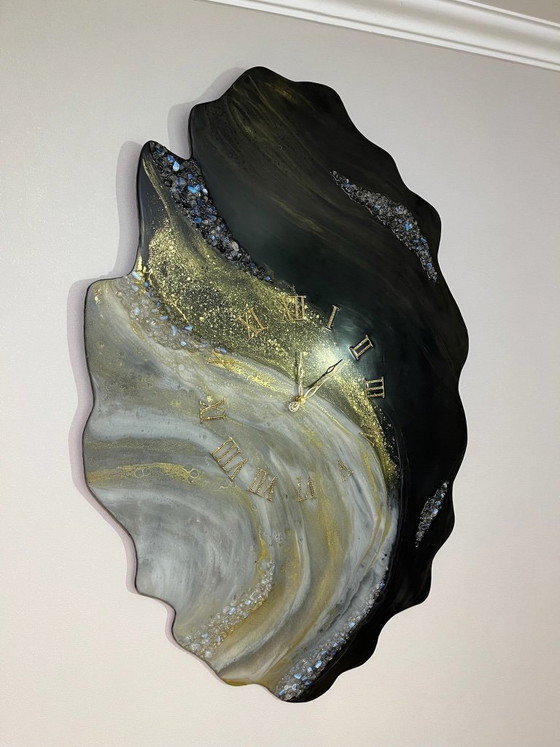 Image 1 of Horloge murale exclusive en résine époxy